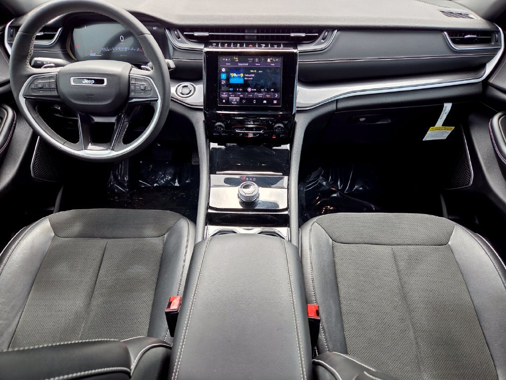 Used 2023 Jeep Grand Cherokee Altitude AWD/4WD image 17