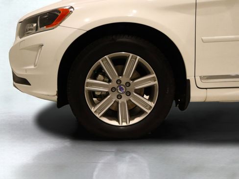 Used 2016 Volvo XC60 T6 Platinum w/ Climate Package image 7