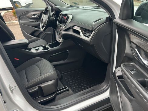 Used 2022 GMC Terrain SLE w/ Driver Convenience Package image 11