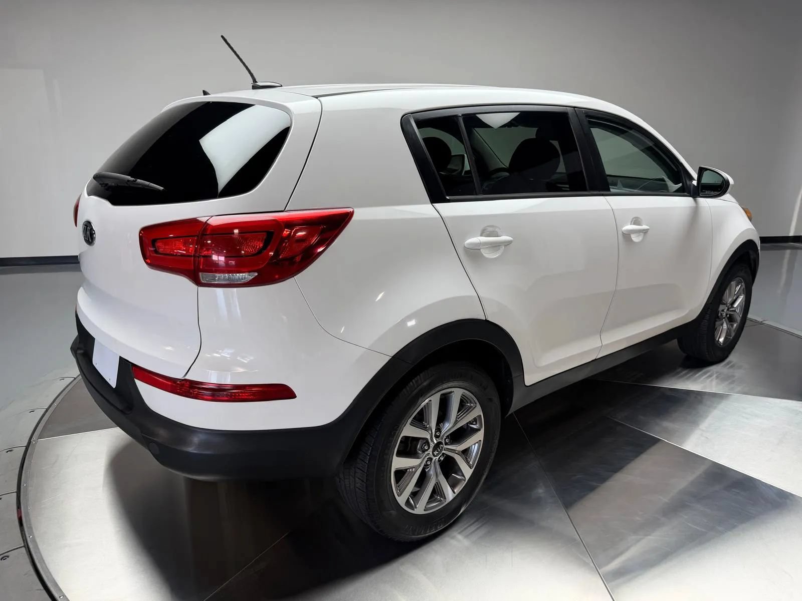 Used 2015 Kia Sportage LX FWD image 2