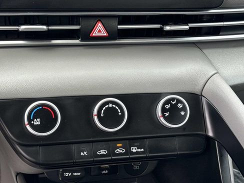 Used 2024 Hyundai Elantra SE FWD image 6