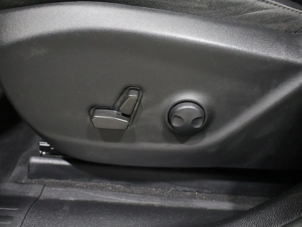 Used 2022 Jeep Cherokee Trailhawk AWD/4WD image 12