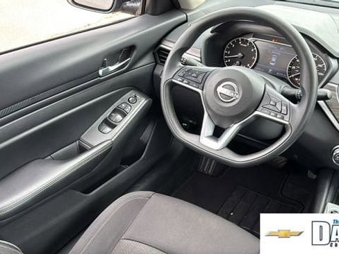 Used 2025 Nissan Altima 2.5 SV FWD image 8