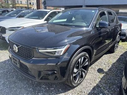 Used 2023 Volvo XC40 B5 Plus w/ Protection Package Premier