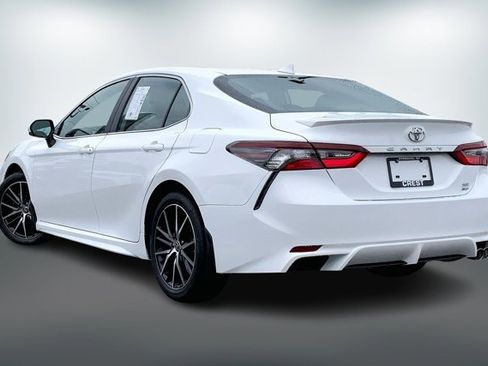 Used 2024 Toyota Camry SE image 10
