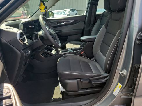 Used 2025 Chevrolet TrailBlazer LS w/ LS Confidence Package FWD image 19