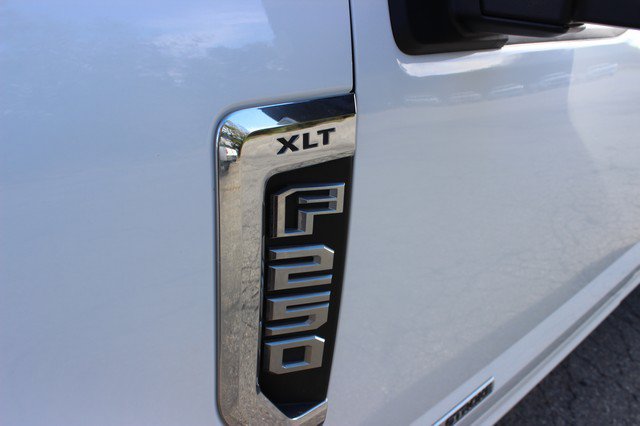 Used 2022 Ford F250 XLT w/ XLT Value Package AWD/4WD image 2