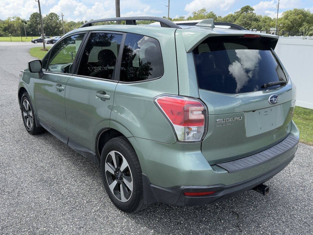 Used 2017 Subaru Forester 2.5i Premium w/ All-Weather Package AWD/4WD image 7