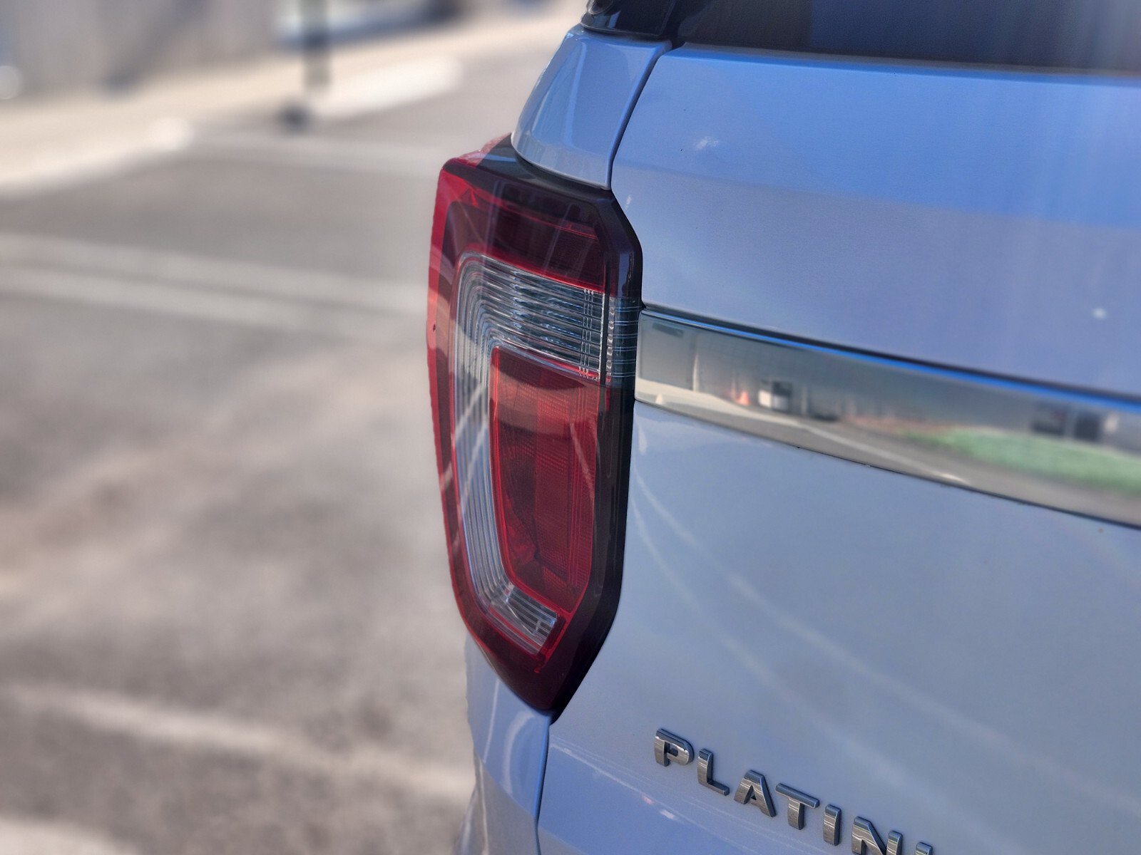 Used 2017 Ford Explorer Platinum AWD/4WD image 7