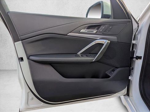 Used 2025 BMW X1 xDrive28i image 12