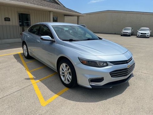 Used 2017 Chevrolet Malibu LT FWD image 3