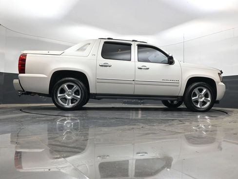 Used 2011 Chevrolet Avalanche LTZ AWD/4WD image 29
