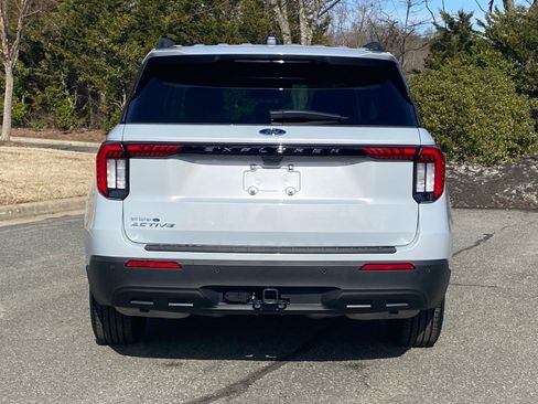 Used 2025 Ford Explorer Active image 5