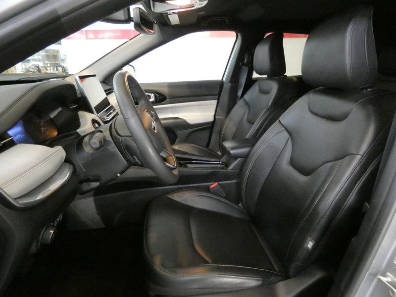 Used 2025 Jeep Compass Limited AWD/4WD image 9