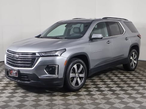 Used 2023 Chevrolet Traverse LT w/ LT Premium Package AWD/4WD image 12