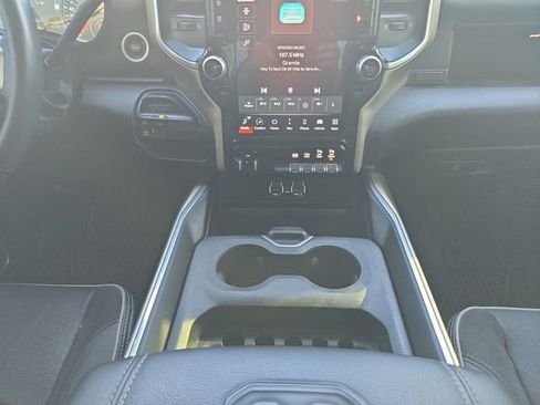 Used 2024 RAM 2500 Laramie AWD/4WD image 3