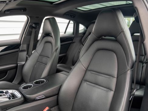 Used 2018 Porsche Panamera 4 image 10