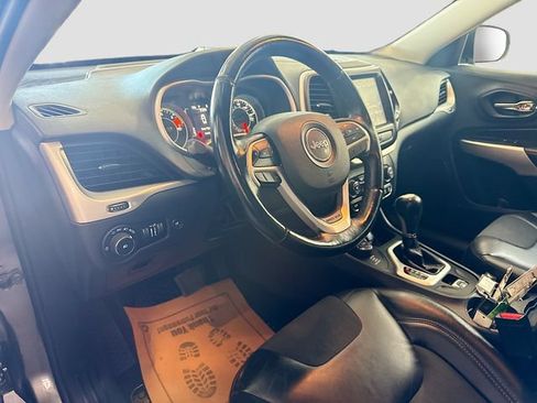 Used 2018 Jeep Cherokee Latitude Plus w/ Comfort/Convenience Group AWD/4WD image 10