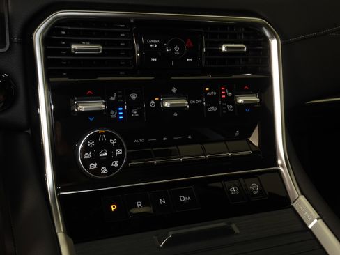 Used 2025 Nissan Armada Platinum Reserve image 35