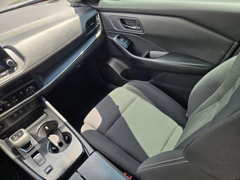 Used 2025 Nissan Rogue S FWD image 14