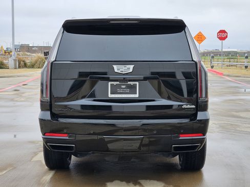 Certified 2025 Cadillac Escalade Sport w/ LPO, Floor Liner Package image 7
