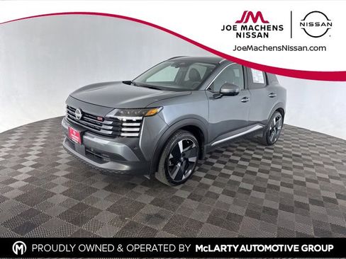 Certified 2025 Nissan Kicks SR image 3