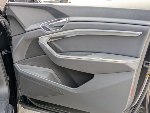 Used 2022 Audi e-tron Premium image 20