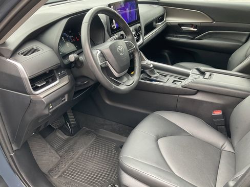 Used 2024 Toyota Grand Highlander XLE image 32