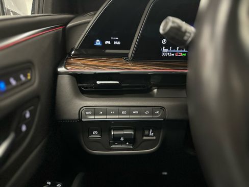 Used 2023 Cadillac Escalade Premium Luxury w/ Performance Package image 17
