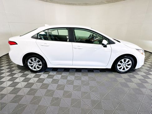 Used 2023 Toyota Corolla LE image 2