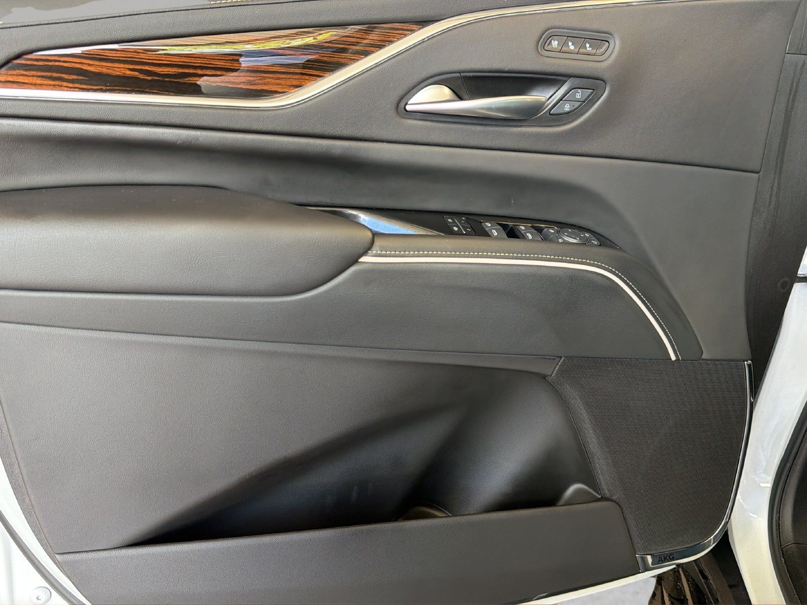 Certified 2023 Cadillac Escalade ESV Premium Luxury w/ LPO, Illumination Package AWD/4WD image 29