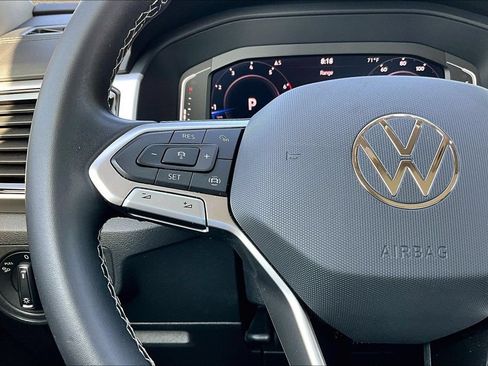 Used 2023 Volkswagen Atlas SE w/ Panoramic Sunroof Package FWD image 10