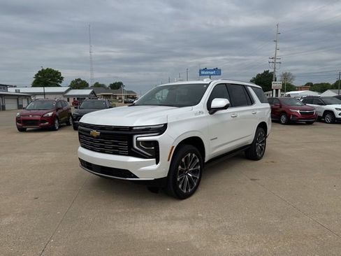 Used 2025 Chevrolet Tahoe High Country AWD/4WD image 3