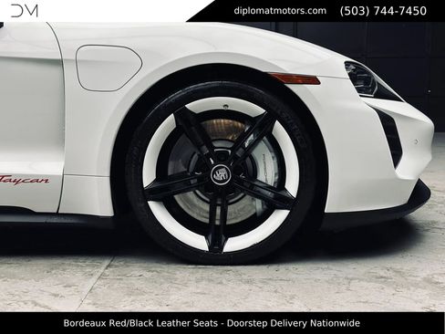 Used 2022 Porsche Taycan image 42