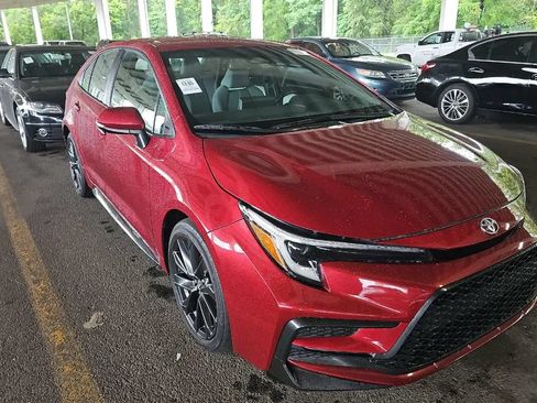 Used 2023 Toyota Corolla SE FWD image 2