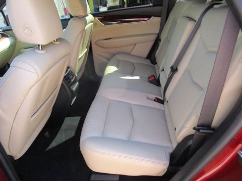 Used 2017 Cadillac XT5 Premium Luxury FWD image 16