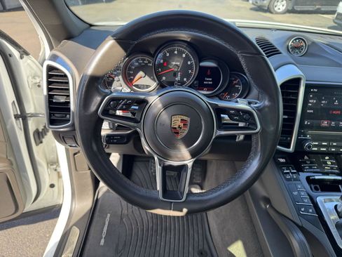 Used 2017 Porsche Cayenne AWD/4WD image 11