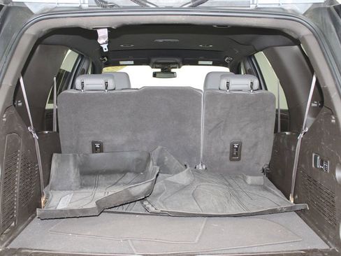 Used 2022 Chevrolet Tahoe LT w/ Luxury Package RWD image 16