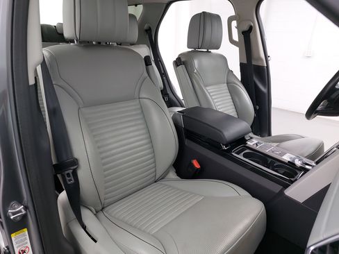 Used 2019 Land Rover Discovery HSE Luxury AWD/4WD image 12