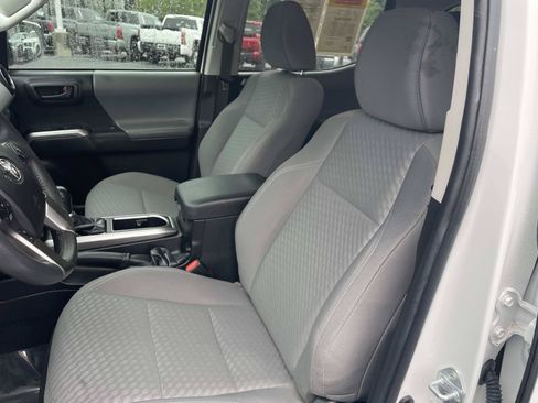 Used 2022 Toyota Tacoma SR5 w/ Technology Package RWD image 17