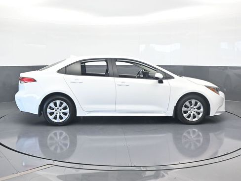 Used 2025 Toyota Corolla LE image 7