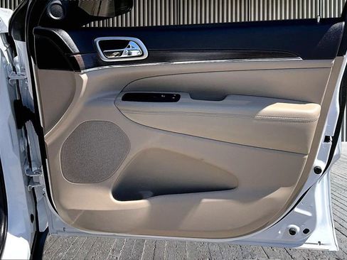 Used 2014 Jeep Grand Cherokee Limited w/ Mopar Chrome Edition Group RWD image 24