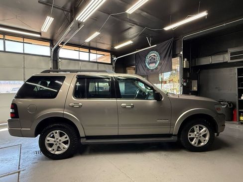 Used 2008 Ford Explorer XLT AWD/4WD image 4