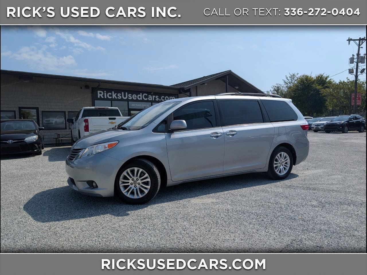 Used 2017 Toyota Sienna XLE w/ XLE Navigation Package FWD image 1