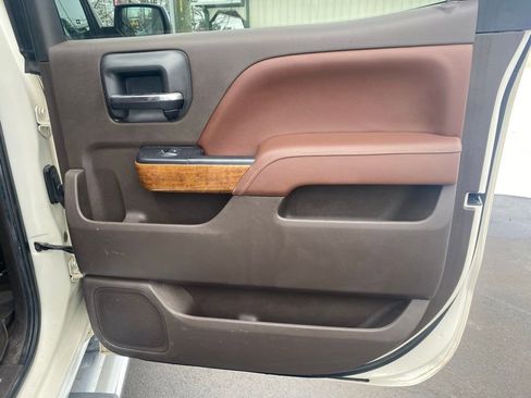 Used 2015 Chevrolet Silverado 1500 High Country image 23