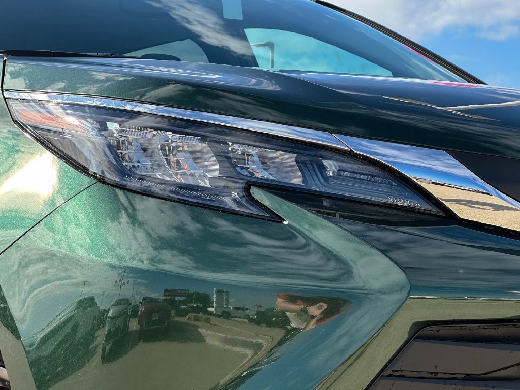 New 2026 Toyota Sienna XLE FWD image 3