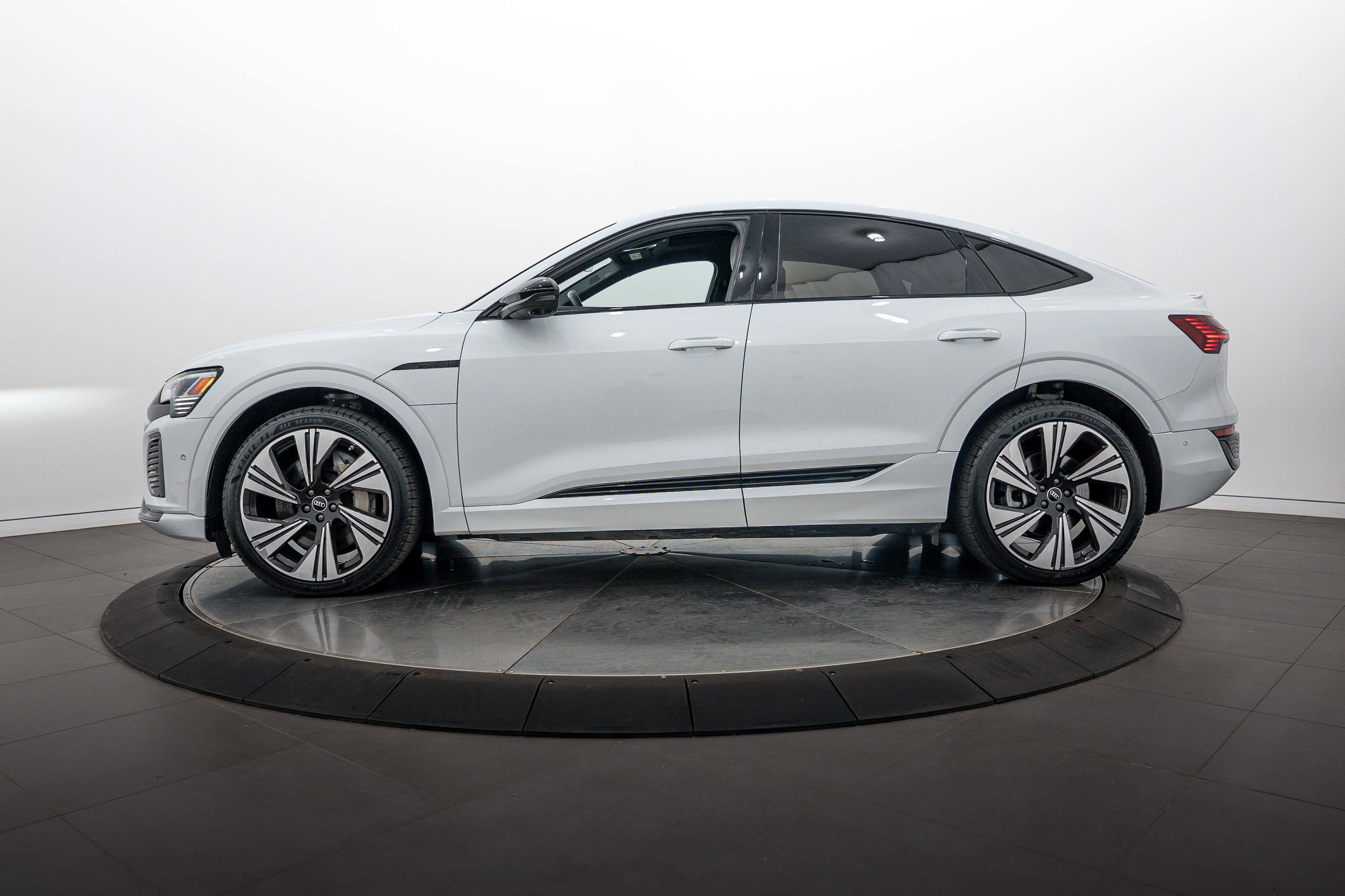 Certified 2024 Audi Q8 e-tron Prestige w/ Prestige Package AWD/4WD image 6
