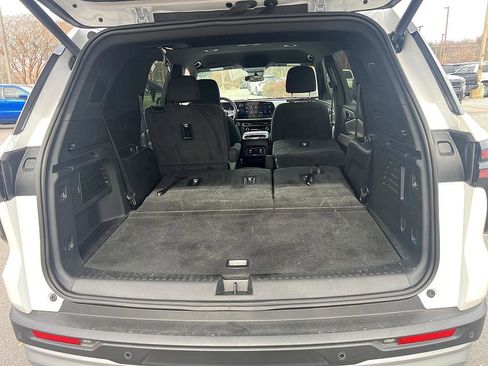 Used 2024 Chevrolet Traverse LT image 27