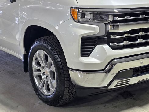 Used 2025 Chevrolet Silverado 1500 LTZ w/ Z71 Off-Road Package AWD/4WD image 10