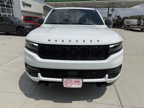 Used 2023 Jeep Wagoneer Series II w/ Convenience Group I AWD/4WD image 3